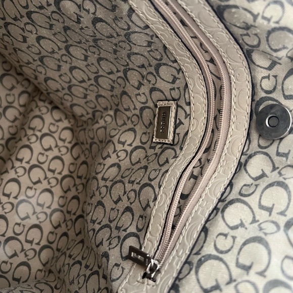 GUESS OVERSIZED TOTE - Picture 5 of 12